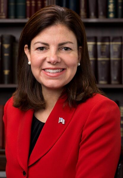 File:Kelly Ayotte, Official Portrait, 112th Congress 2 (cropped).jpg