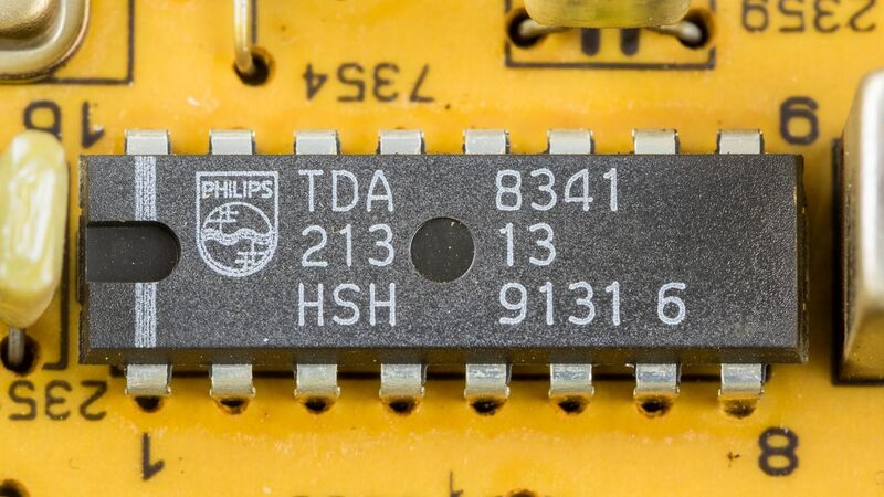 File:Profitronic VCR7501VPS - controller board - Philips TDA8341-93705.jpg