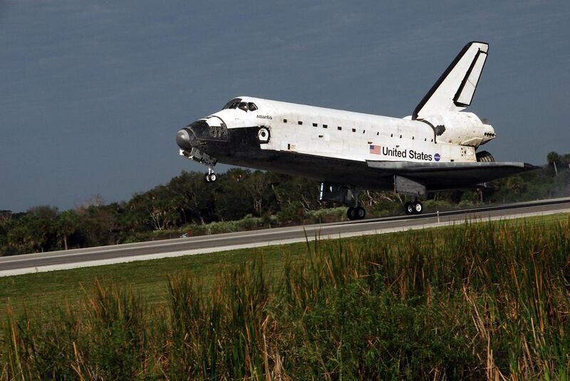 File:STS-122 landing.jpg
