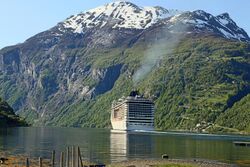 00 7320 Geirangerfjorden - Cruise ship.jpg