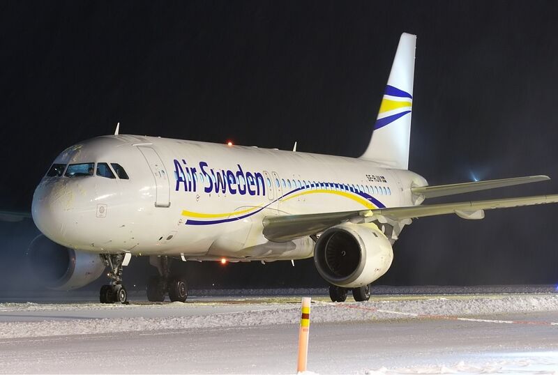 File:Air Sweden Airbus A320 Pesonen.jpg