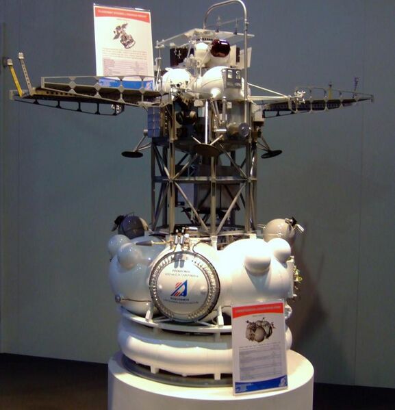 File:Cebit 2011-fobos-grunt together with upper stage.jpg
