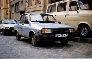 Dacia,Braşov, 1996 - Flickr - sludgegulper.jpg