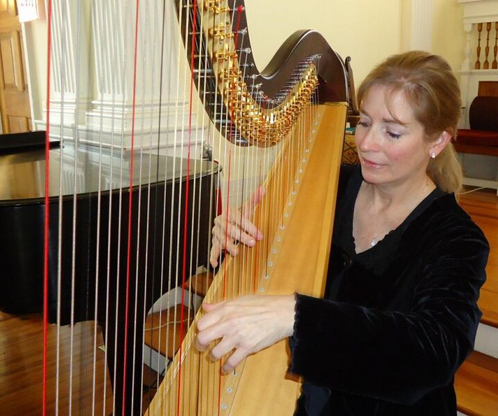 File:Harpist Elaine Christy at Unitarian Church 2.jpg