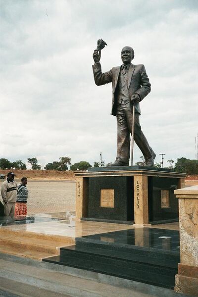 File:Hastings Kamuzu Banda-Denkmal Lilongwe.jpg