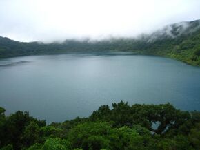 Laguna de Ipala en Guatemala.jpg