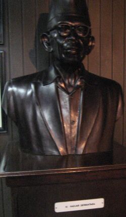 Statue of Ki Hajar Dewantara, Indonesian pioneer of education.jpg