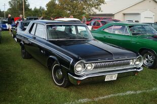 1964 Dodge 330 (21399376379).jpg