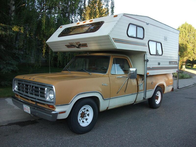 File:1974 Dodge D200 pickup - camper special (4880939128).jpg
