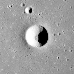 Banting crater AS15-M-0404.jpg