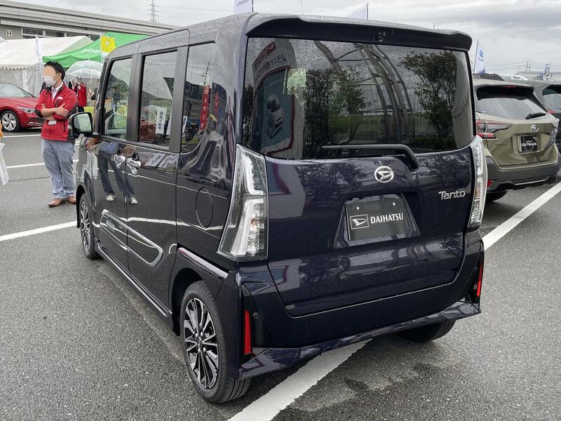 File:Daihatsu Tanto CUSTOM RS 2WD (5BA-LA650S-GBVZ) rear.jpg