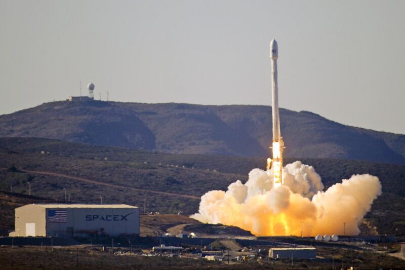 File:Launch of Falcon 9 carrying CASSIOPE (130929-F-ET475-012).jpg