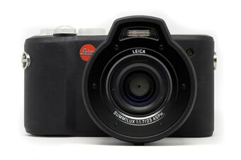 Leica X-U front.jpg