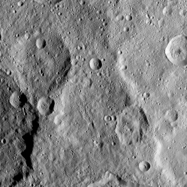 File:PIA19886-Ceres-DwarfPlanet-Dawn-3rdMapOrbit-HAMO-image10-20150821.jpg