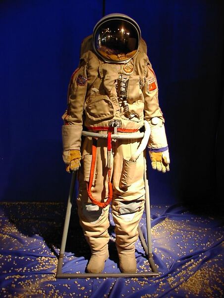 File:Russian space suit 3.jpg