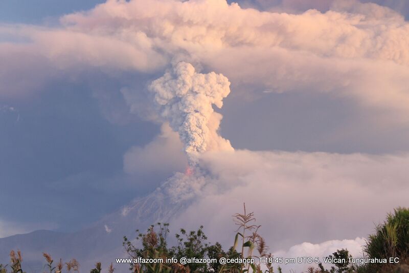 File:Tungurahua Volcano Eruption 1 February 2014.jpg
