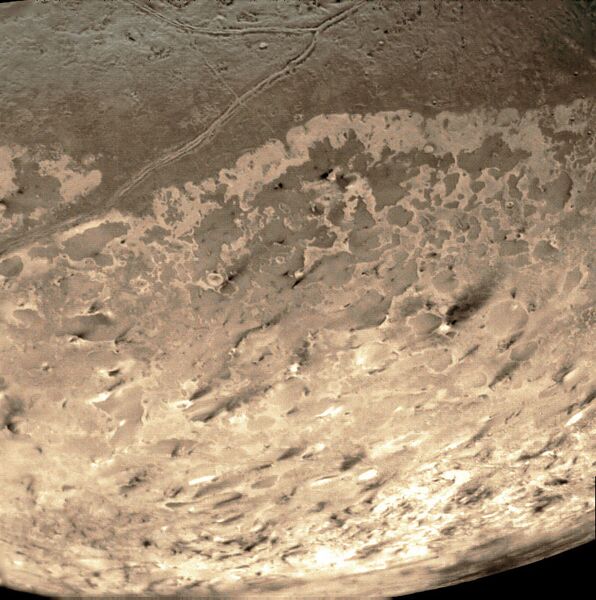 File:Voyager 2 Triton 14bg r90ccw colorized.jpg