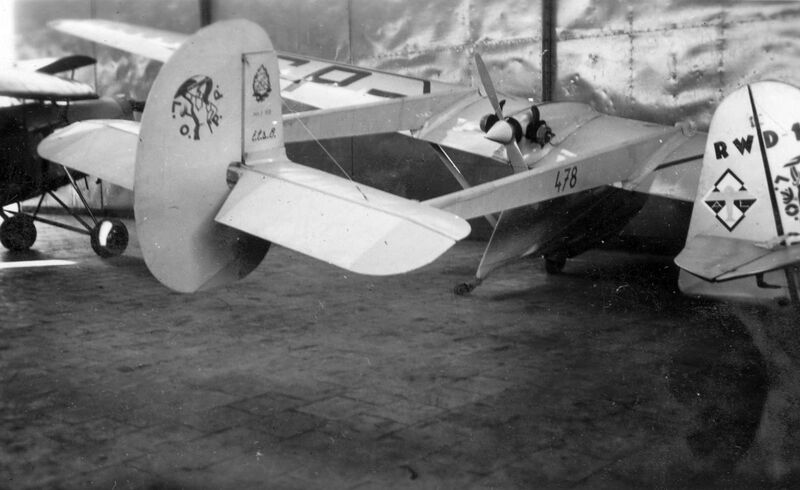 File:Wieslaw Stepniewski ITS-8 típusú segédmotoros vitorlázó repülőgépe. Fortepan 31134.jpg