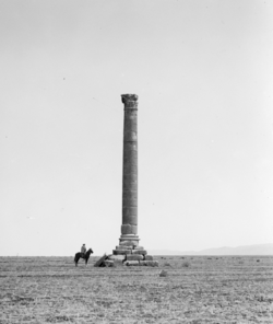 A photograph of the column from the first quarter of the 20th century