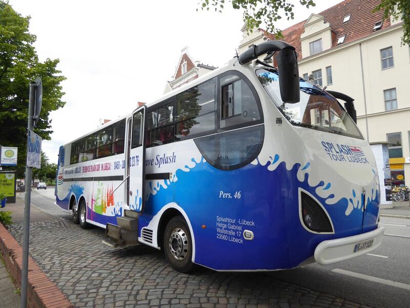 File:Splashtour 'Amfibus' amphibious bus, An der Untertrave, Lübeck, 12 August 2020.jpg