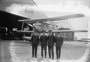 Curtiss CS with naval aviators 1924.jpg