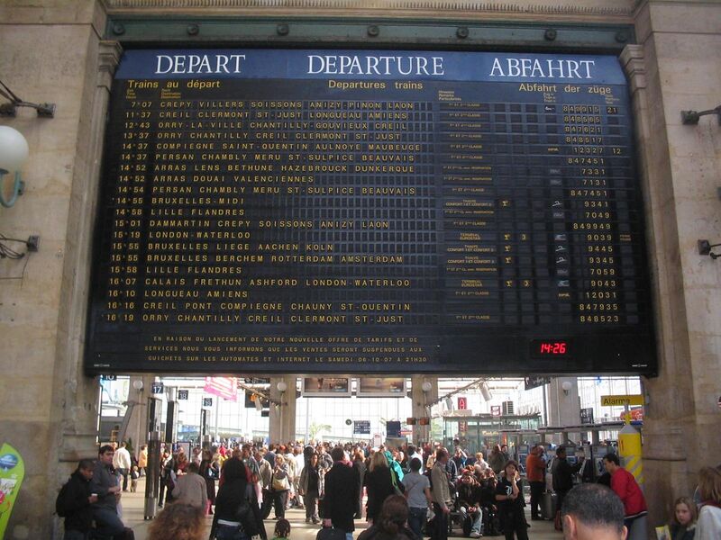 File:Gare du Nord Fallblattanzeiger Departure-board.JPG