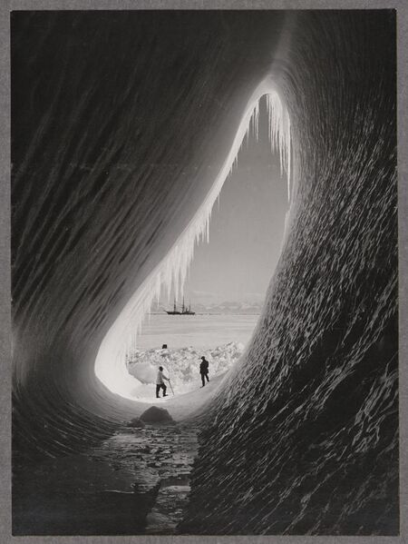 File:Grotto in an iceberg.jpg