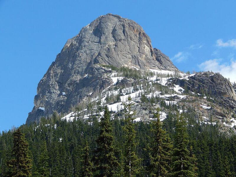 File:Liberty Bell Mountain seen from Highway 20.jpg