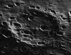 Michelson crater 5024 h1.jpg