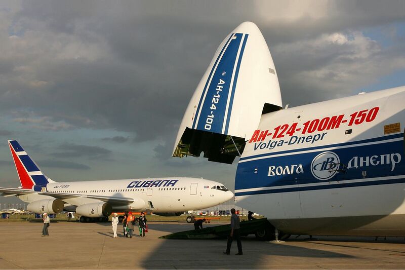 File:Volga-Dnepr Antonov An-124-100M-150 and Cubana Ilyushin Il-96-300.jpg