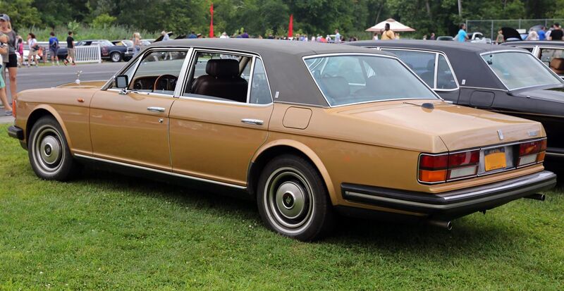 File:1982 Rolls-Royce Silver Spur US model, rear left (Lime Rock).jpg