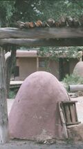 A Horno (an adobe oven) at Taos Pueblo in New Mexico in 2003.jpg