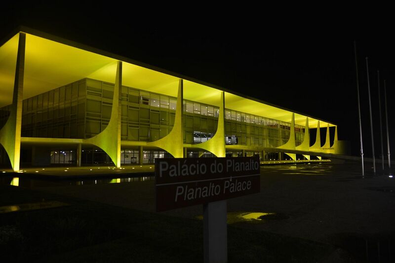 File:Palácio do Planalto Campanha Internacional Maio Amarelo.jpg