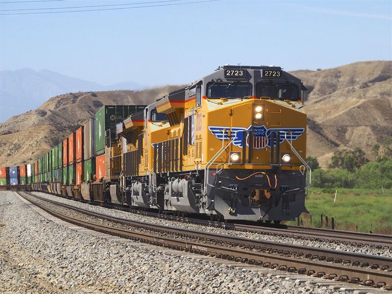 File:Union Pacific Eastbound near Inland California (29321095583).jpg