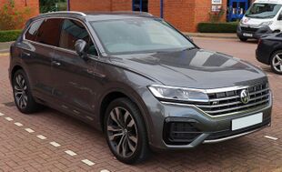 2019 Volkswagen Touareg V6 R-Line Tech TD 3.0 Front.jpg