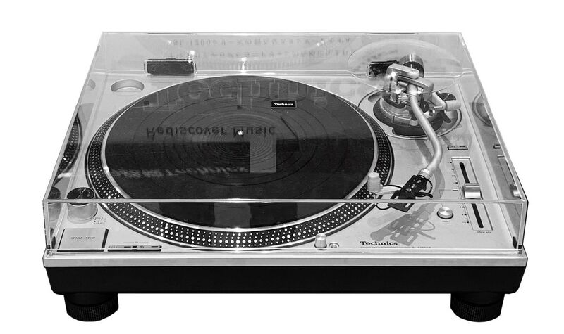 File:Technics SL-1200GR turntable, without magnetic cartridge.jpg