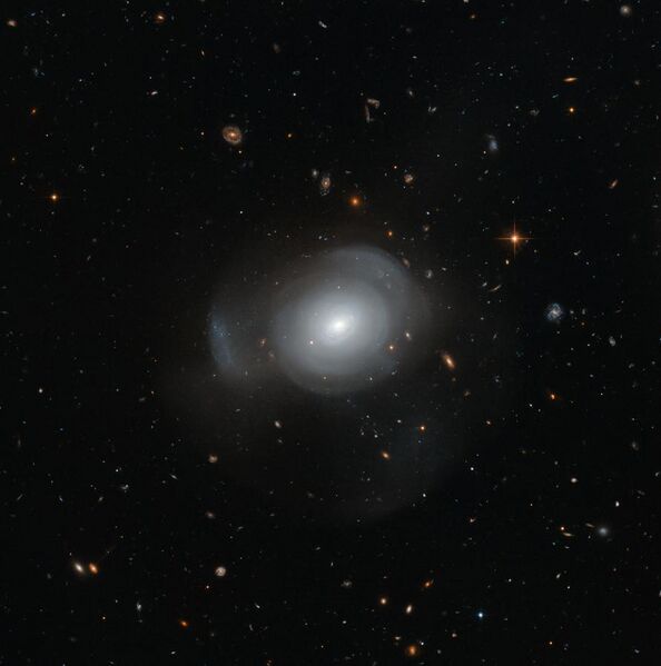 File:Hubble image of PGC 6240.jpg