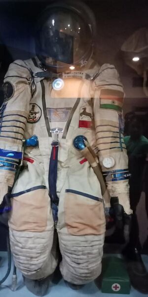 File:Nehru Planetarium costume of Rakesh Sharma.jpg
