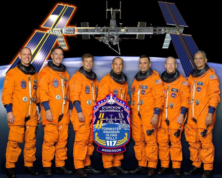 File:STS-117 new crew photo.jpg