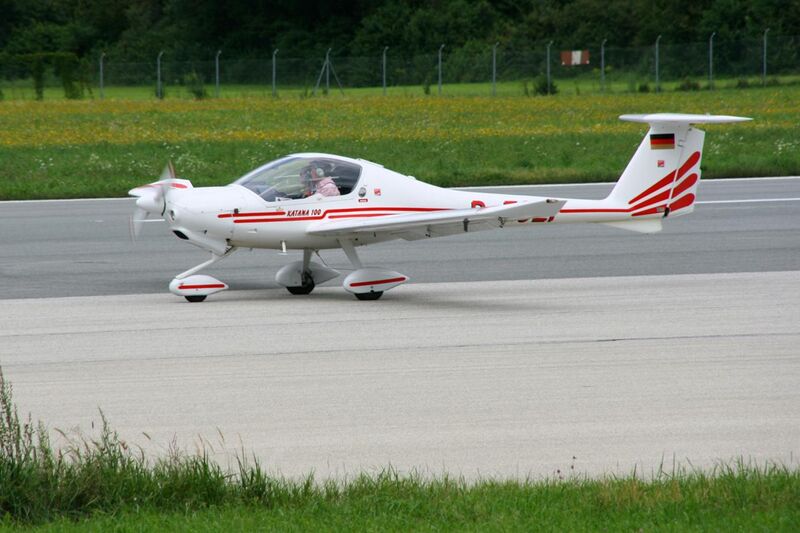 File:050 Zweisitziges Leichtflugzeug - Diamond DV-20 Katana in Innsbruck, Austria.jpg