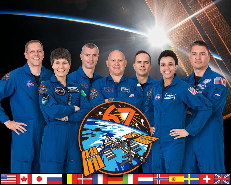 File:Expedition 67 crew portrait.jpg