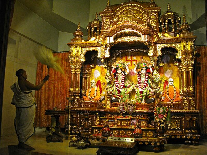 File:Gaura Nitai shrine at ISKCON temple, Delhi.jpg