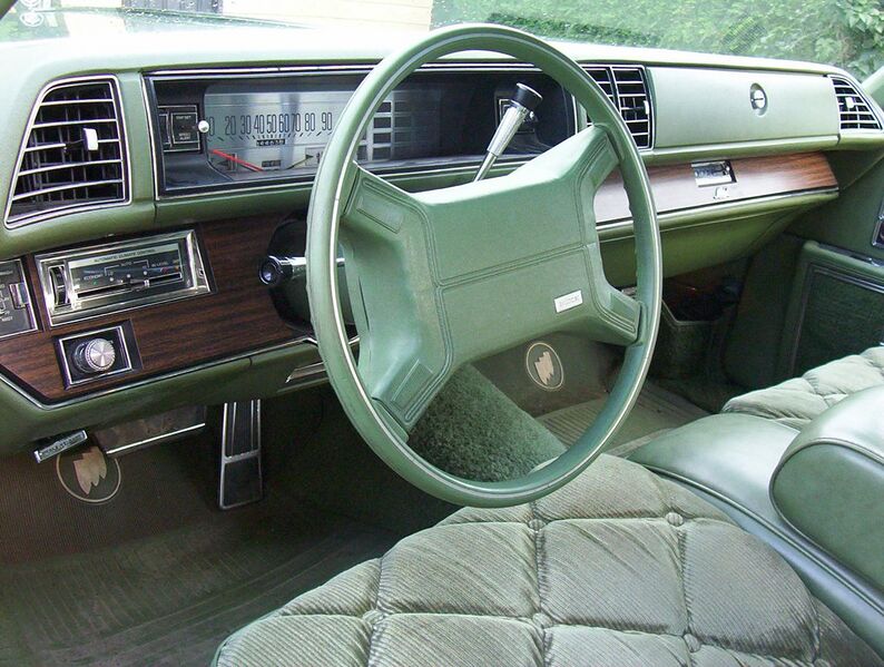 File:Interior of 1975 Buick Electra.jpg