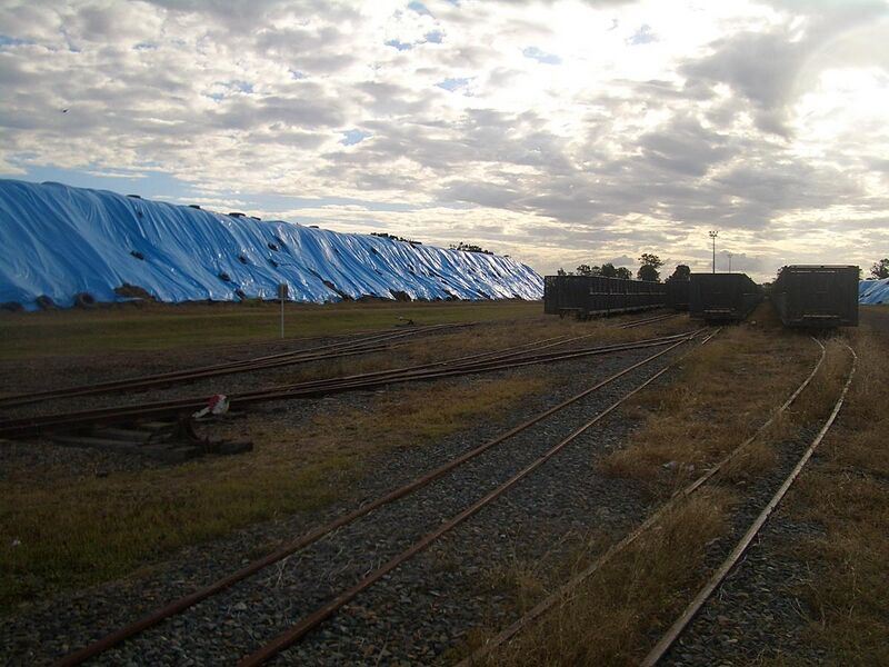 File:Proserpine-Sugar-Mill-rail-tracks-1188.jpg