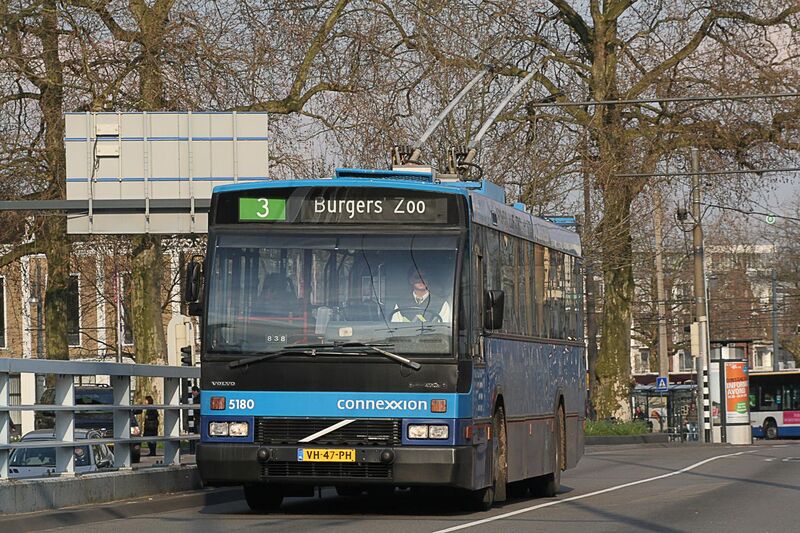 File:Trolleybus van Arnhem.jpg