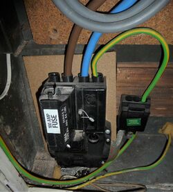 100 amp service fuse and PME.jpg