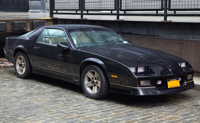 File:1986 Chevrolet Camaro IROC-Z, Black with Gold decals, front right.jpg