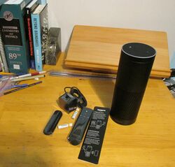 Amazon Echo unpacked (15978606333).jpg