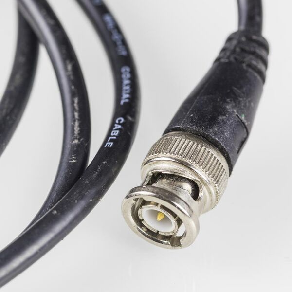 File:BNC connector with 10BASE2 cable-92170.jpg