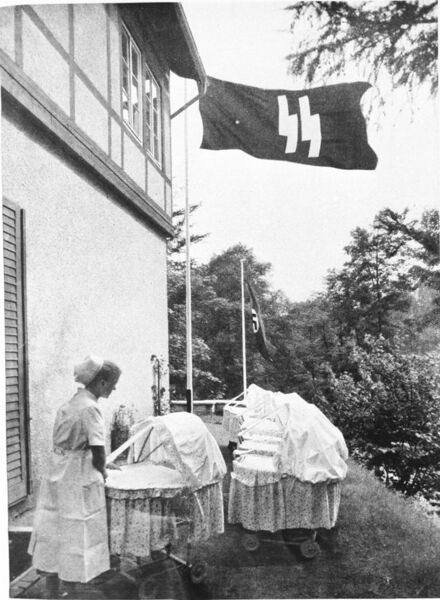 File:Bundesarchiv Bild 146-1973-010-11, Schwester in einem Lebensbornheim.jpg